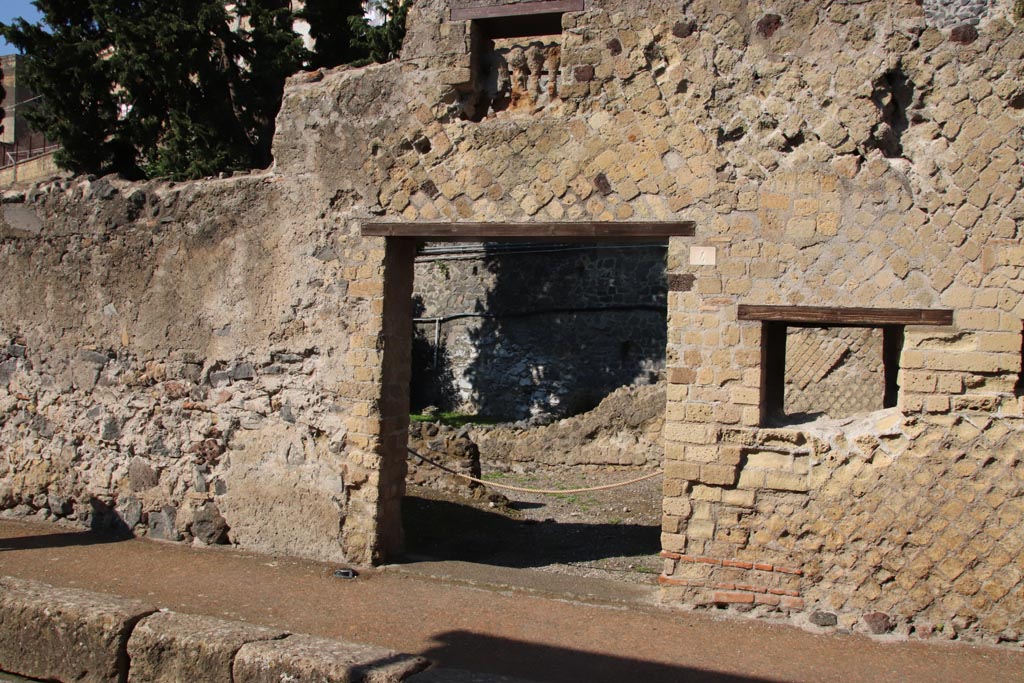 II.4, Herculaneum, October 2022. Looking towards entrance doorway. Photo courtesy of Klaus Heese.